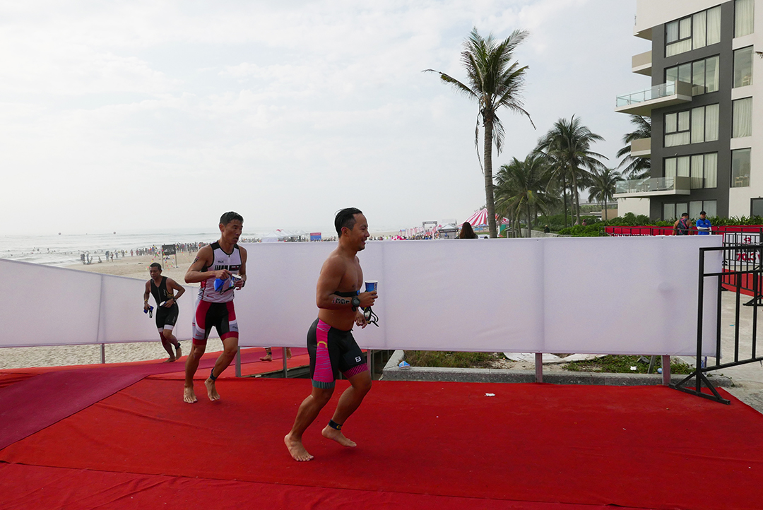 Rapper Đạt Đinh hai lần chinh phục IRONMAN 70.3 Việt Nam dù vỡ sụn gối, đứt dây chằng